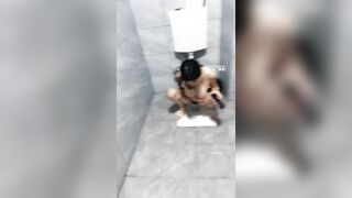 Nghịch Lồn rậm lông con em họ, Bắt Live Sex Trừ nợ vào WC Đái