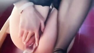 Cô gái 2k8 nứng lồn thủ dâm bằng cặc giã 4