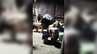 Thằng cháu họ 17 tuổi nứng cặc qua nhà dì xin đụ, ai dè dì thương cho đụ thật.