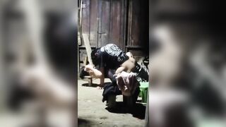 Thằng cháu họ 17 tuổi nứng cặc qua nhà dì xin đụ, ai dè dì thương cho đụ thật.