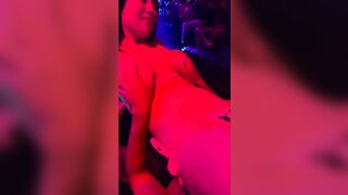 Có tiền đi bar sướng như tiên đc em dancer ngồi lên úp lồn vào mặt cho bú luôn
