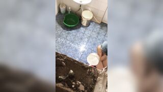 Quay lén em gái tắm 2