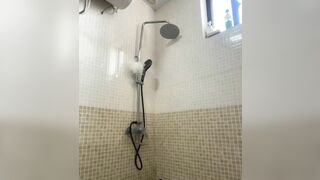 Gái Hàn Quốc u30 nứng lồn trong nhà tắm