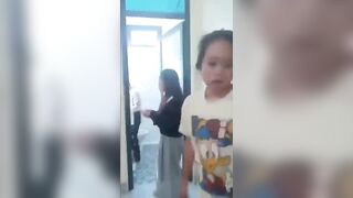 Bắt ghen tại trận chống với bé ba thế mà bế ba lại giao lưu võ thuật với chính thất.