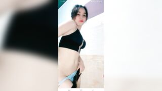 Thiếu tiền e gái lên live nhún nhảy chờ mấy a bo 2