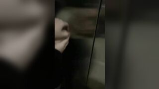 Bóp vú show hàng public cùng em ghệ dâm vú bự cực múp trong thang máy