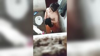 quen lén bé hàng xóm 2k10 tắm thân hình thật phổng phao
