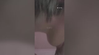 Bú cu nuốt lút cán con chim cửng dựng thẳng đứng