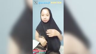 Vú to thủ dâm 243