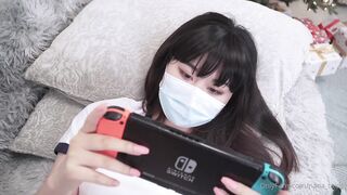 Đang chơi game thì bị lôi ra trả bài