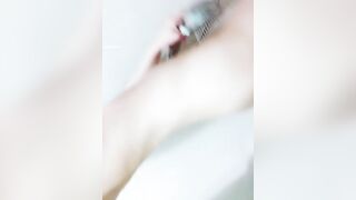 E teen có sở thích vừa tắm vừa show hàng