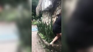 Đang chuẩn bị đụ bồ thì vợ vào bắt ghen ông chồng kháng cự trong lúc cặc đang nứng.