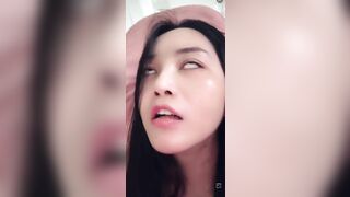 Mẫn Nghị dâm đãng thủ dâm khẩu dâm kích thích trên live dâm đãng phần 1