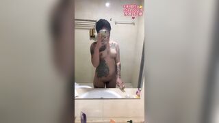 E Gái Xinh Loli xăm trổ Lồn rậm lông, Vào WC Quán Bar Hút thuốc Khoe Vú lồn