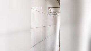 Sau khi bị chơi đùa bạo lực rồi vứt vào đống đổ nát, lồn nhỏ phì phì trào ra tinh dịc