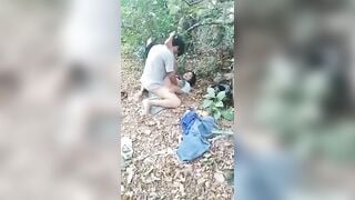 Đưa em gái mới quen lên rừng rồi gạ gẫm đè em nó ra chịch tung lồn