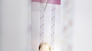 Gạ bạn gái tắm cho vú to lồn múp siêu dâm