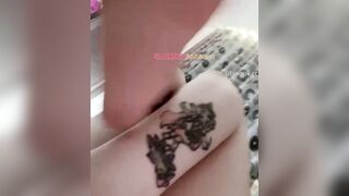 Cho bạn Thân Mượn điện thoại, Nó Khoả thân Cho xem Vú lồn dùng chân thủ dâm