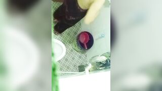 quay lén chị dâu thay đồ trong phòng tắm