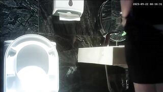 cammara quay lén nhà WC nữ gái xinh toàn gái non tơ - phần 4