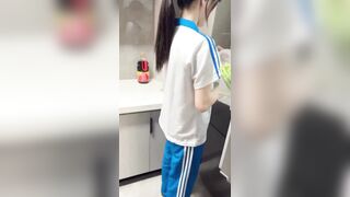 Em học sinh 2k5 bú cu bạn trai lồn lồn không lông địt sướng tê