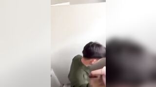 Được người yêu lên đơn vị thăm, lôi ra nhà vệ sinh chịch luôn - Full Clip Hot