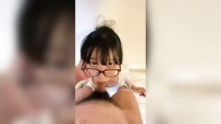 bé sinh viên năm nhất kính cận cứ thấy cu là em hóa thú dâm - phần 2