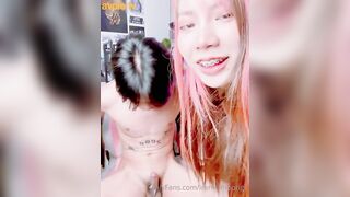 Làm thế nào để thu hút sự chú ý của bạn trai tôi khỏi máy chơi game
