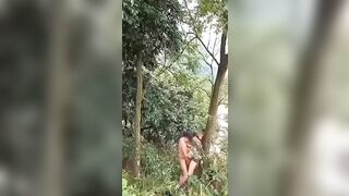 Rủ em lên rừng hái nấm