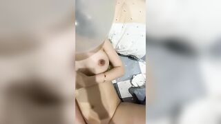 mồm thì bú bóng lồn thì bị trai đóng em phê quá cong hết cả người