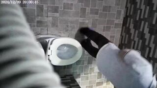 đặt cammara siêu nhỏ trong WC quán cafe quay lén gái - phần 1