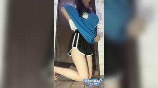 Em học sinh 2k7 vú to lồn non nhay lồn phụt nước đái siêu dâm