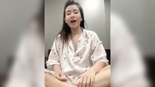sao bảo ngại mà mặt em hưởng thụ thế kia chắc nứng lắm rồi