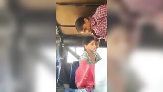 Địt em đồng nghiệp trong ô tô bắn tinh đầy lồn