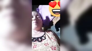 Mbbg call video cho trai trẻ xem vú lồn dâm đãng