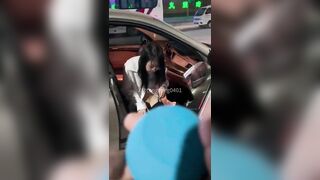 Sếp biến thái, Bắt cô thư kí Cởi đồ Thủ Dâm Giữa Đường Đông người Public Khiêu Dâm