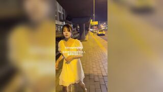 E Gái Xinh Loli mình dây, Lén Public Khiêu dâm Ở Gần Shipper ko lông
