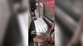 Gái xinh Loli mình dây, Bóp vú Móc lồn thủ dâm cho Người Vô Gia cư xem