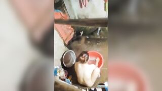 Trèo tường quay lén chị dâu đi làm về khuya hay đi tắm