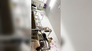 Cô nàng xấu tính quay lén các cô b sinh viên vú bự cùng phòng thay đồ trg ktx