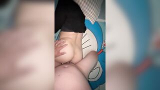 Chơi không bao em gái mông to quay phim em còn ngại che mặt