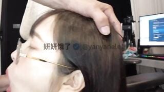 Gái ngoan là phải biết nuốt tihn của anh