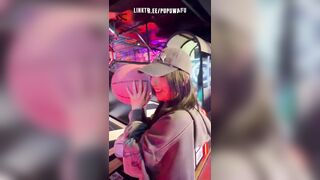 Sung sướng, đi date với em gái quen qua mạng, vào photobooth lén bú cu nuốt tinh
