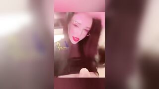 Gu Lingxi, một người nổi tiếng trên Douyin (TikTok) với thân hình bốc lửa