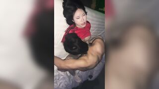 Bay lắc với em họ ngay trong nhà thật sự sướng và khoái cảm cực độ.