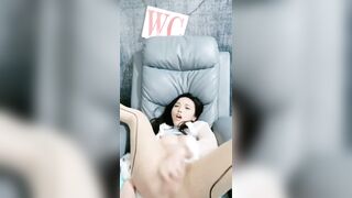 Nước phụt như mưa vú to lồn múp thủ dâm trên live kích thích