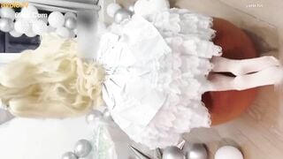 Lễ trưởng thành của một cô gái trẻ xinh đẹp, theo phong cách Lolita, chiếc váy cưới