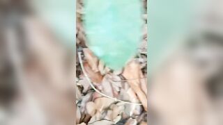 Mang con em họ vào rừng chơi, gạ địt em nó luôn trong rừng