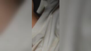 Mò sang phòng em họ k10 đang ngủ địt trần phê tới nóc