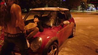 Ồ, yeah! 'Chúng tôi bị bắt quả tang đang trở nên hoang dã, thô lỗ và khó chịu trên vỉ